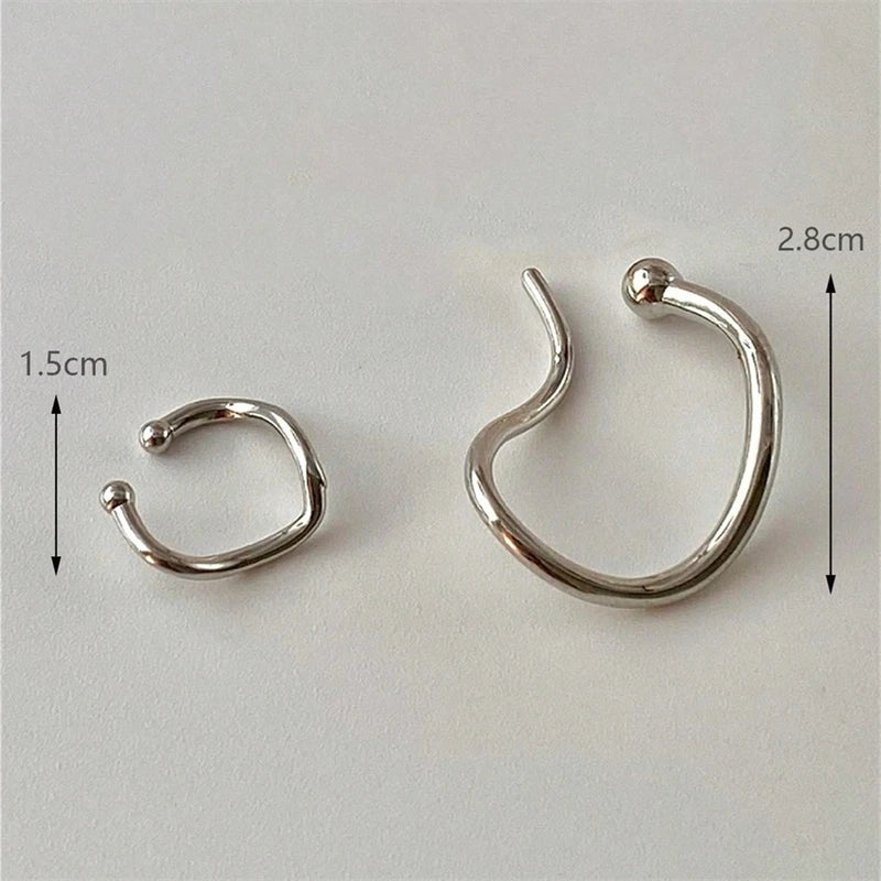 Set of 2 irregular twisted ear clips, personalized earrings for women, versatile for daily use, gift giving in the Middle East