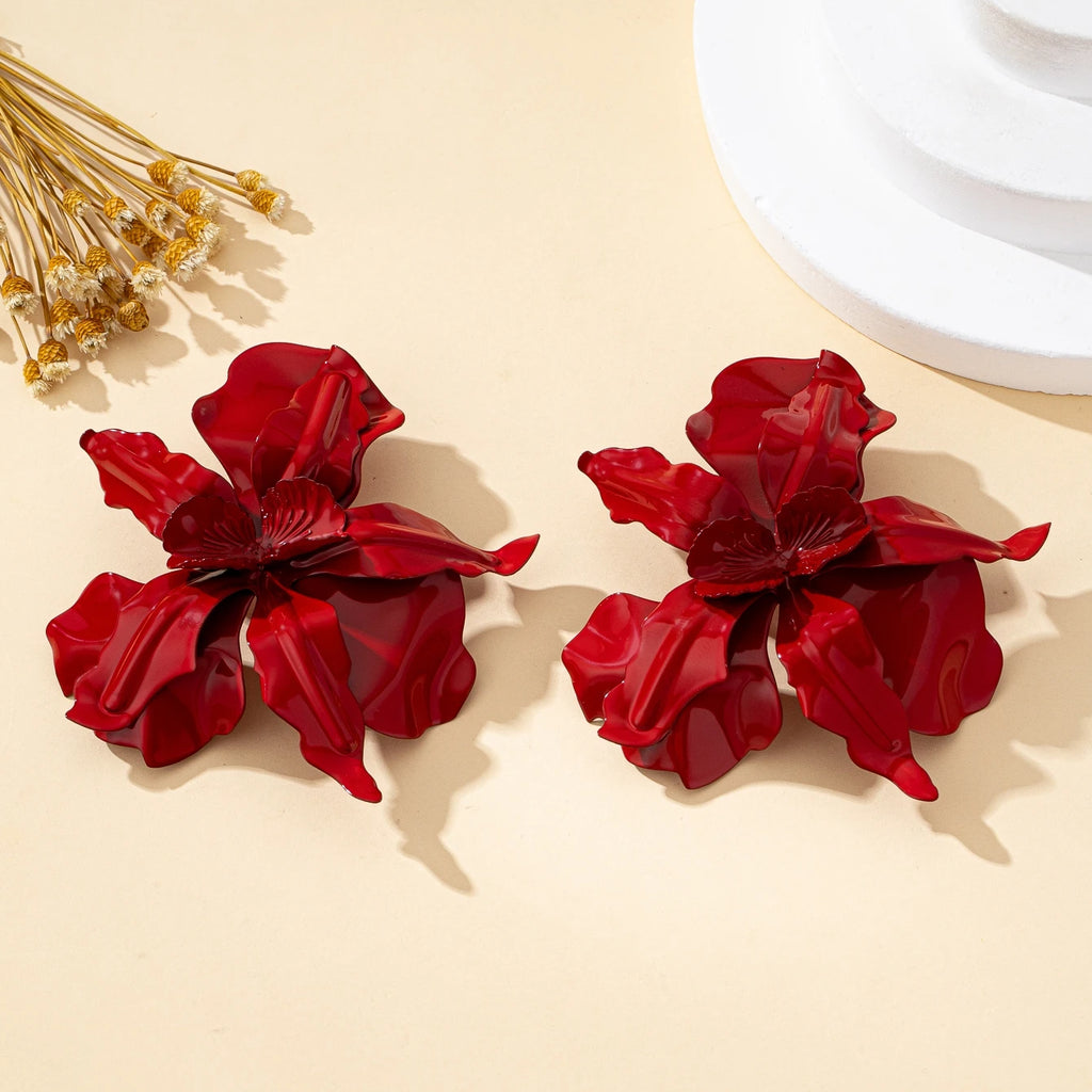 A Pair of Women's Earrings, Exaggerated Stereo Flowers, Earrings and Jewelry Available in Various Colors, Suitable for Daily Wear and Gift Giving