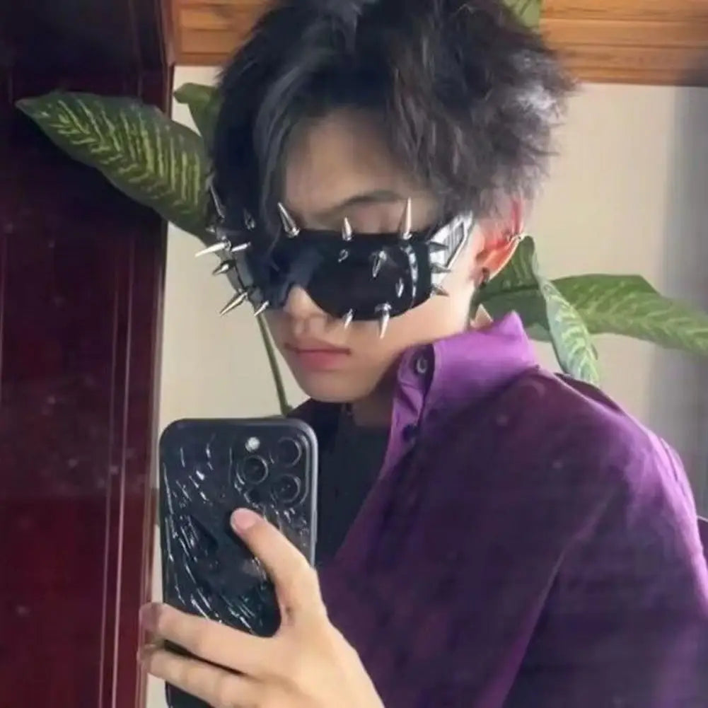 Unisex Eyewear Metal Rivet Party Sunglasses Lightweight Design Cosplay Sun Glasses Shade Eyewear For Men Солнцезащитные Очки