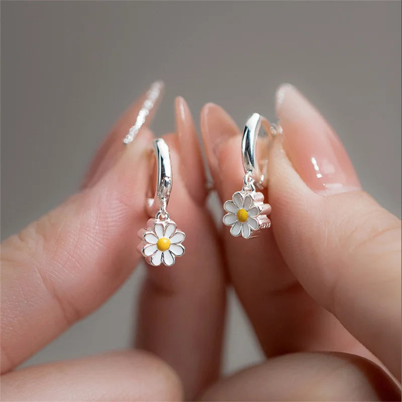 Ins Cute Female Small Daisy Flower Hoop Earrings For Women Vintage Fashion Silver Color Wedding Jewelry Thanksgiving Day's Gifts