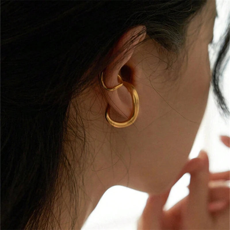 Set of 2 irregular twisted ear clips, personalized earrings for women, versatile for daily use, gift giving in the Middle East