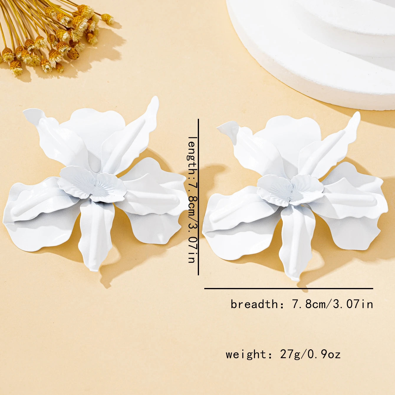 A Pair of Women's Earrings, Exaggerated Stereo Flowers, Earrings and Jewelry Available in Various Colors, Suitable for Daily Wear and Gift Giving