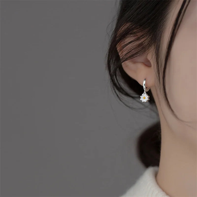 Ins Cute Female Small Daisy Flower Hoop Earrings For Women Vintage Fashion Silver Color Wedding Jewelry Thanksgiving Day's Gifts